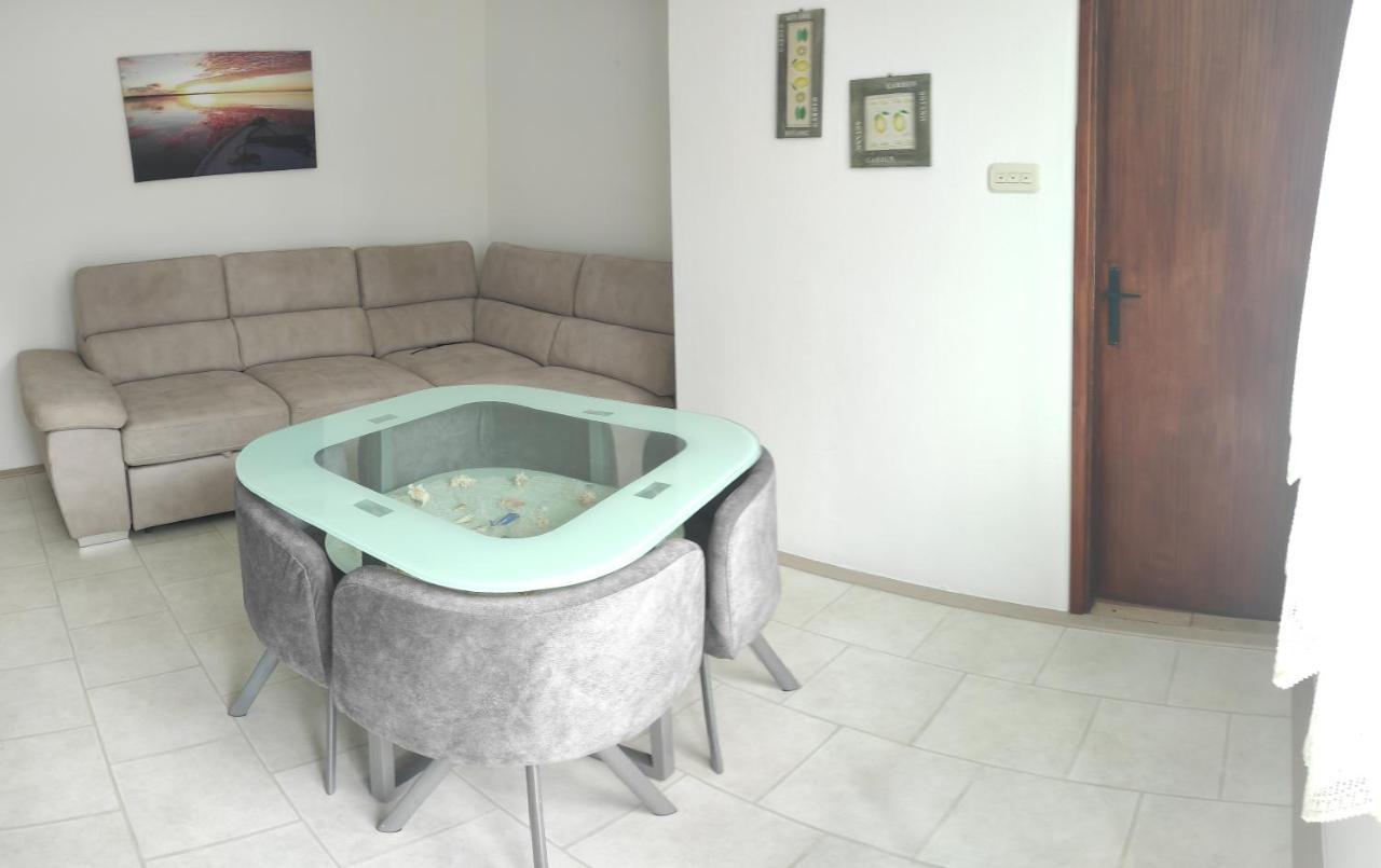 Apartmani Mille Starigrad Exterior photo